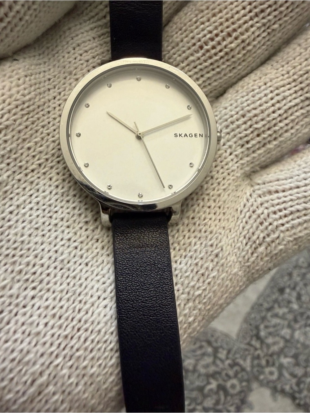 Skagen Hagen SKW2581 Ladies Watch 34mm Silver Dial Crystal Accent Leather Quartz